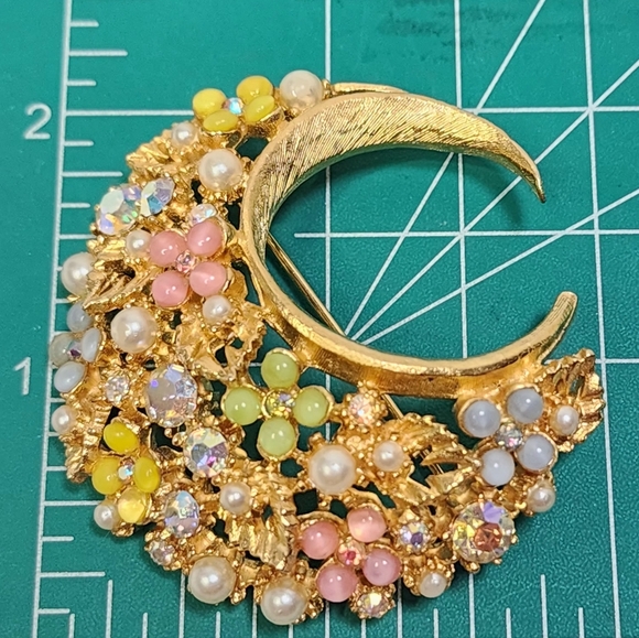 ART Pepper Floral Crescent Gold Brooch - Picture 4 of 10